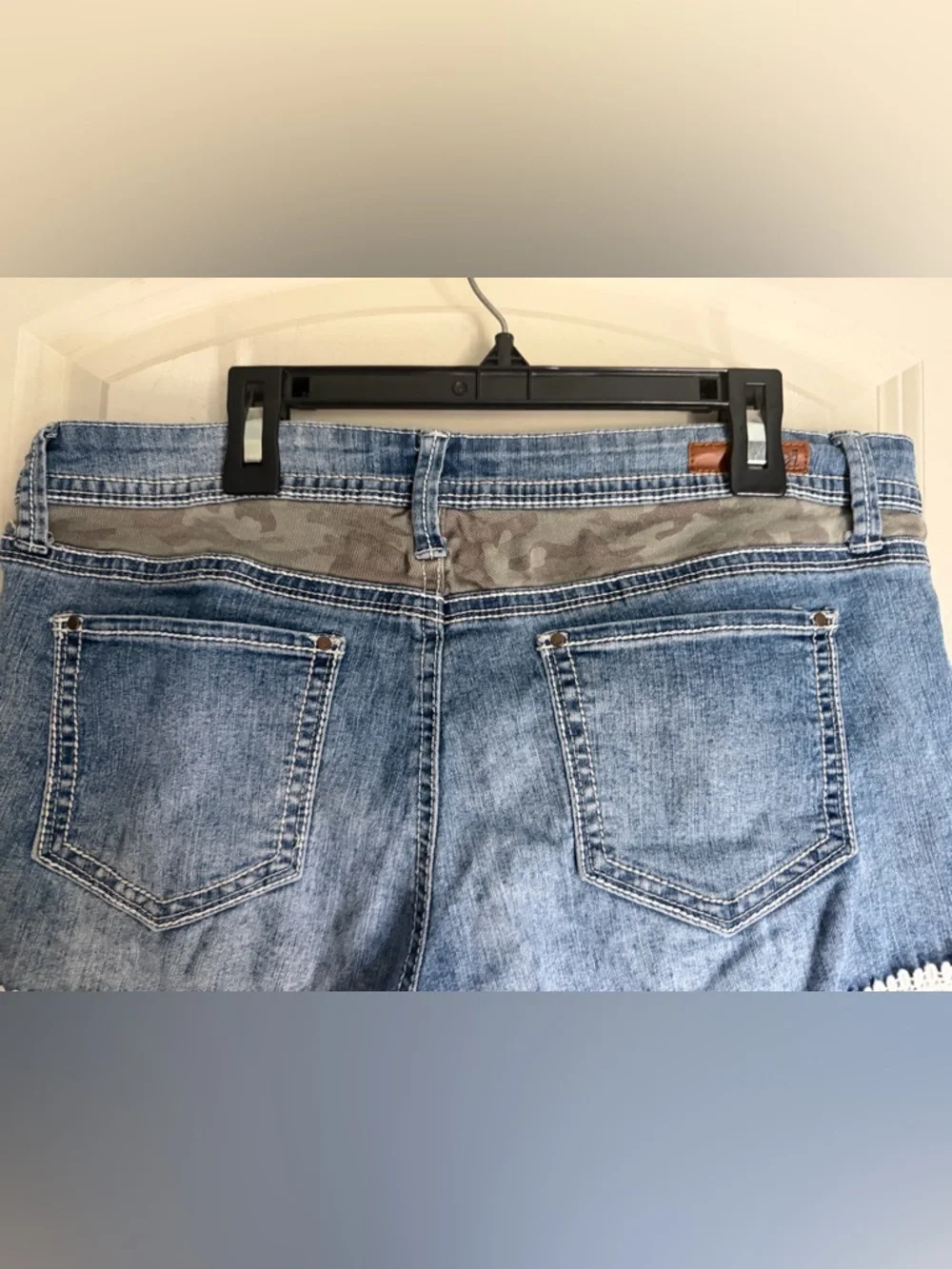 Vtg Y2K L.e.i. Juniors 11  Ashley  Low Rise Jean Shorts Denim Camo Lace Fringe - Picture 8 of 8